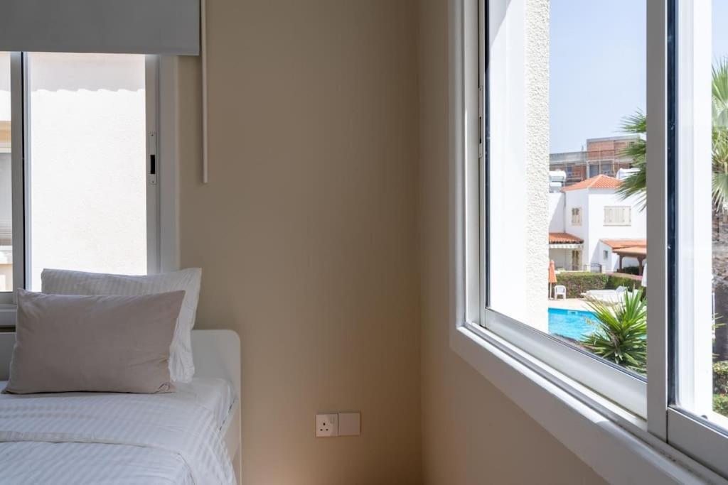 Cozy Nerina Cottage At Harbour Paphos Exteriör bild