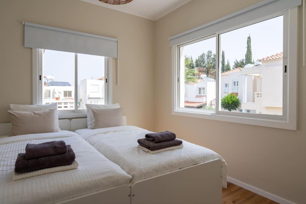 Cozy Nerina Cottage At Harbour Paphos Exteriör bild