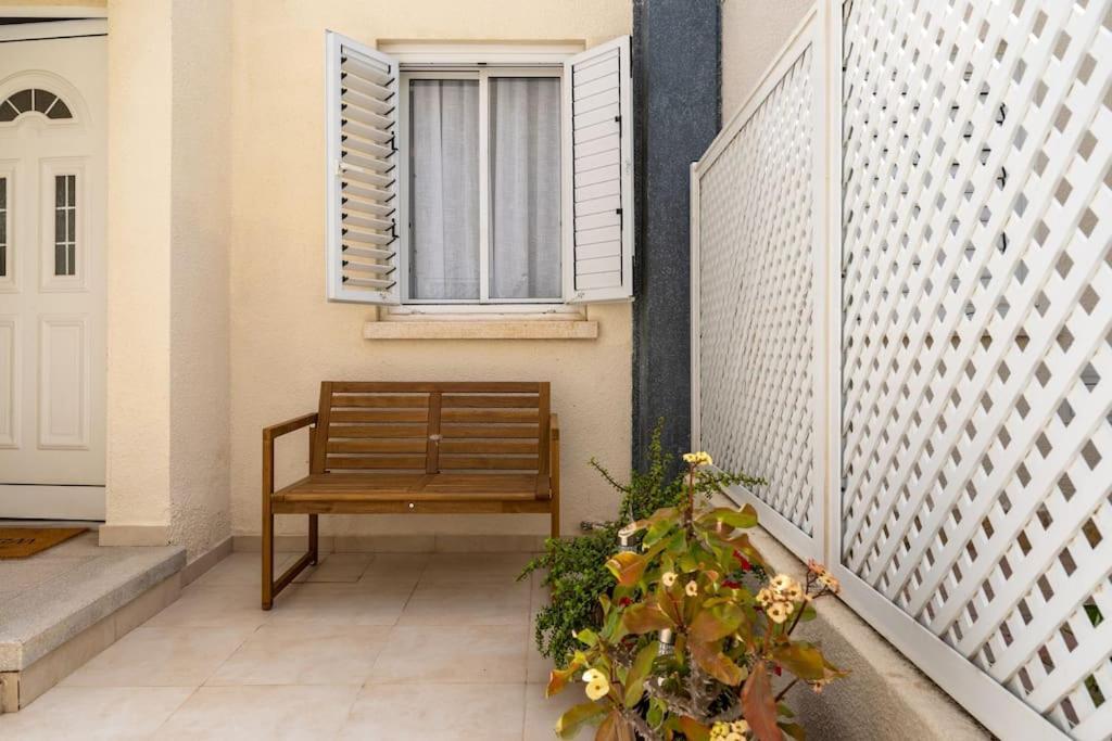 Cozy Nerina Cottage At Harbour Paphos Exteriör bild