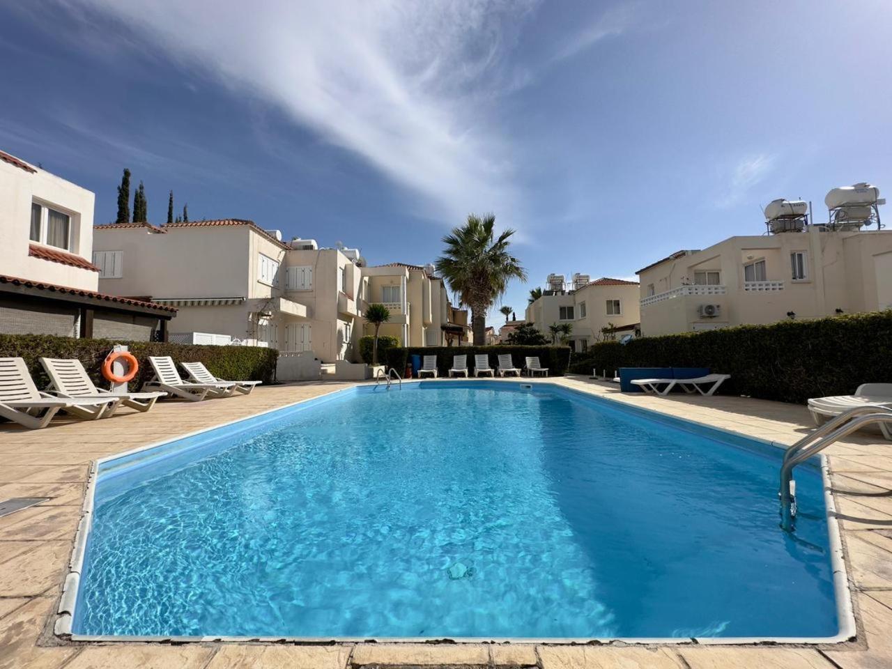 Cozy Nerina Cottage At Harbour Paphos Exteriör bild